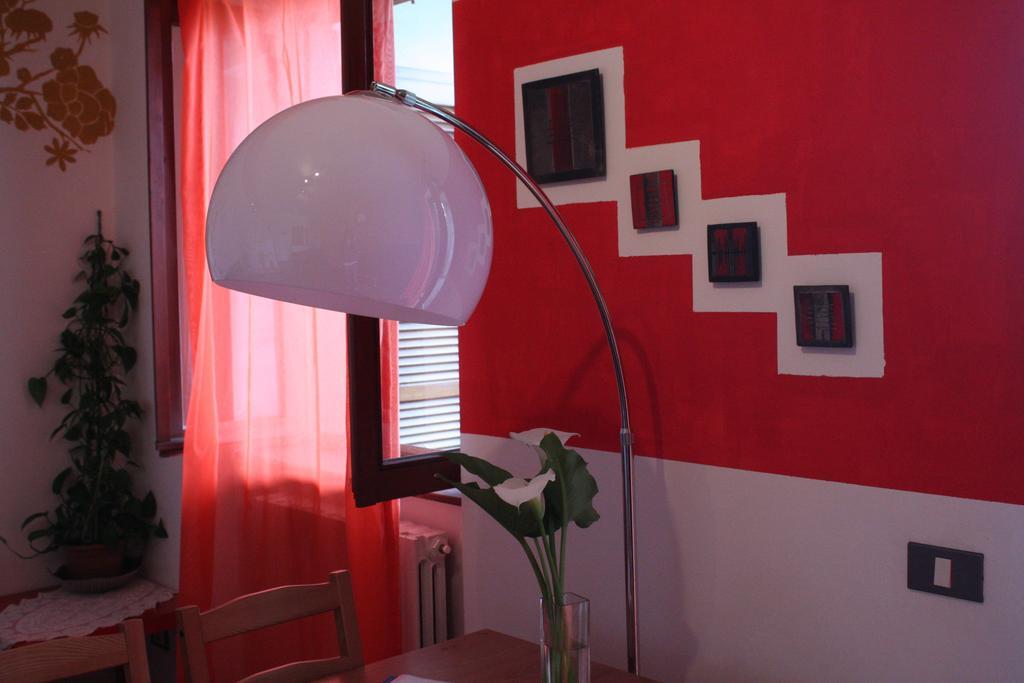 Ferienwohnung Casa delle Ortensie Luino Zimmer foto